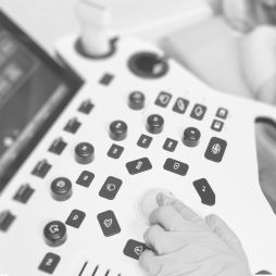 softkeys mit icons auf einem medizinischen apparat