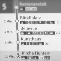 foto vom fahrplan-display der tramlinie 5 des zvv