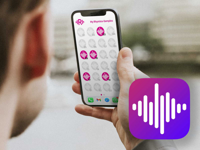 app icon rhymixx und mann mit smartphone am rheinufer stehend